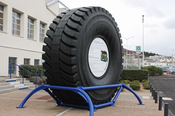 plus gros pneu du monde michelin