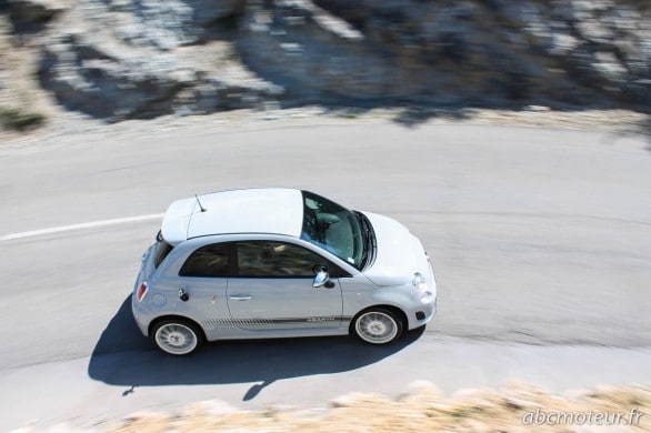 vue dessus Abarth 595 Competizione