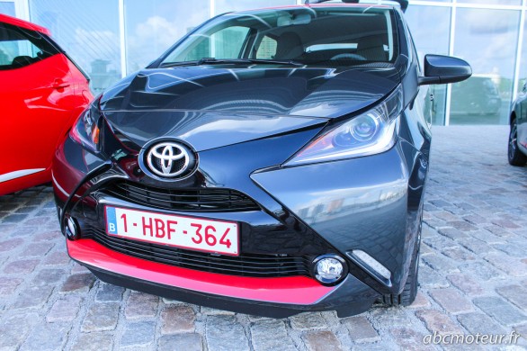 Toyota Aygo gris fonce