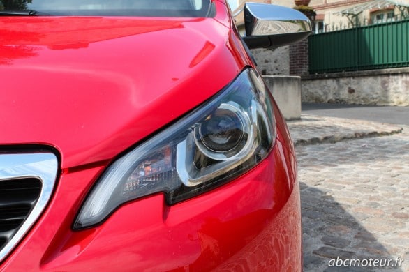 optique phare av Peugeot 108