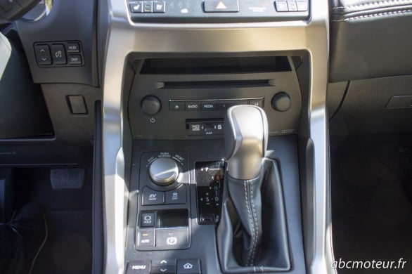 console centrale inferieure Lexus NX 300h