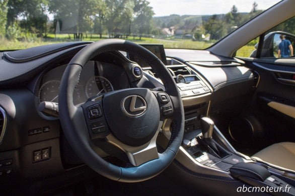 volant Lexus NX 300h