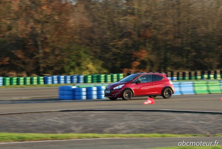 208 GTi 30th