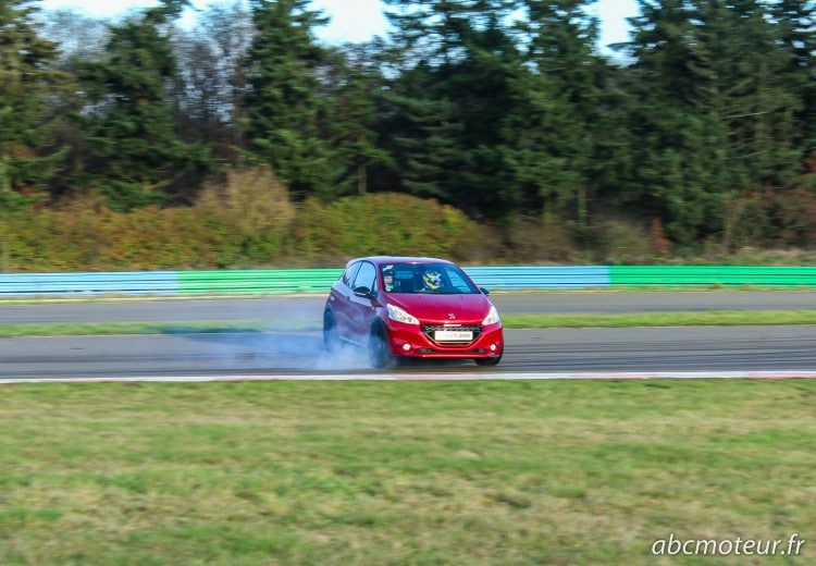 Peugeot 208 GTi 30th burn