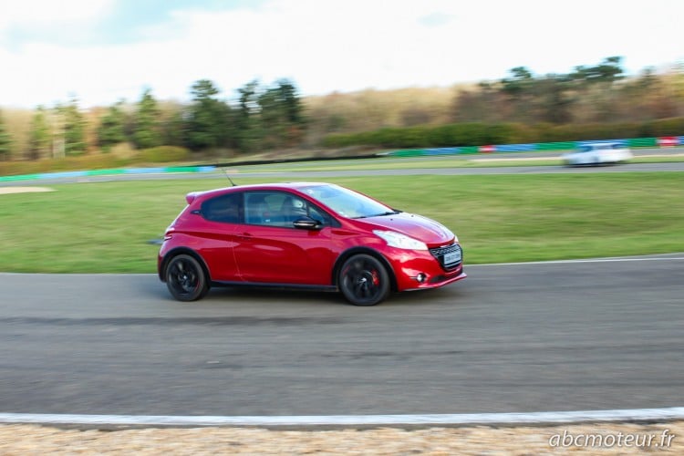 Peugeot 208 GTi 30th circuit Dreux
