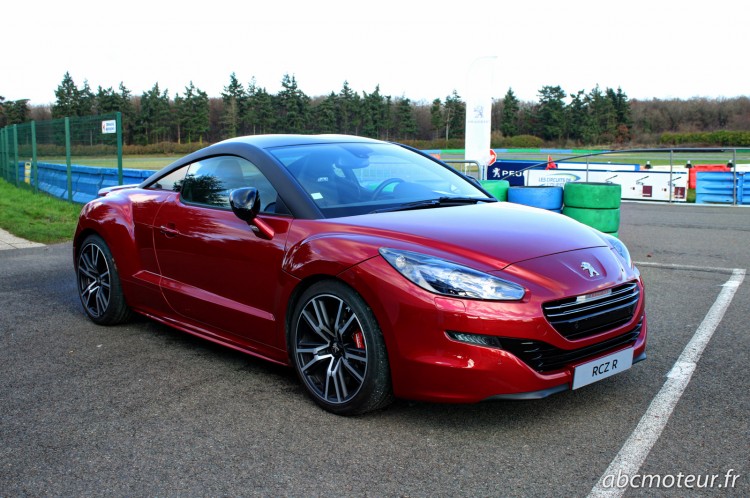 La Peugeot RCZ restylée est à mon goût la plus réussie en délaissant son entrée d'air démesurée