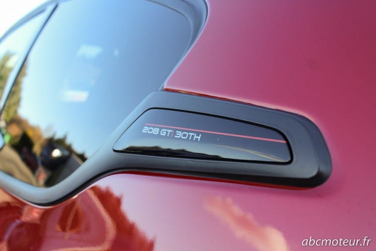 logo custode Peugeot 208 GTi 30th