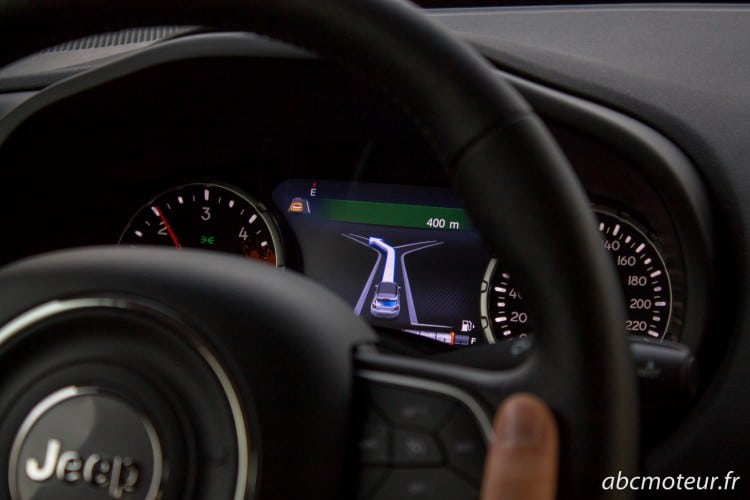 ecran tableau de bord Jeep Renegade