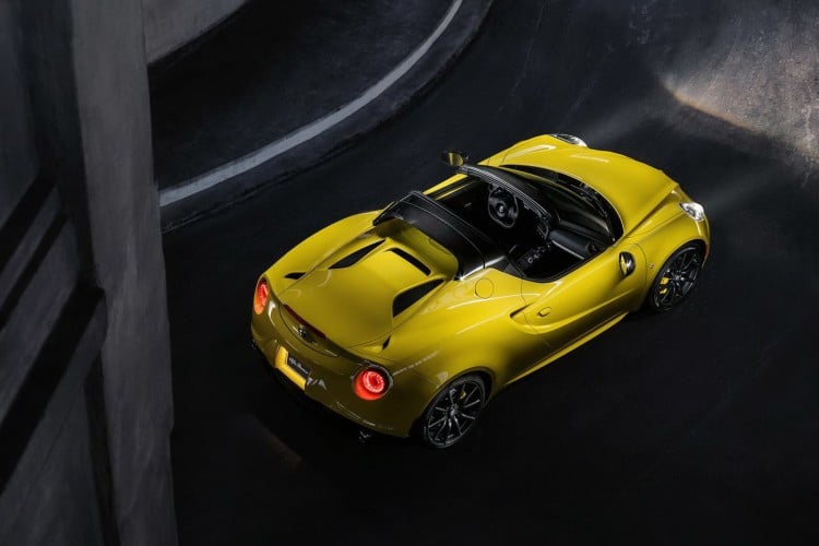 vue dessus Alfa Romeo 4C Spider-2