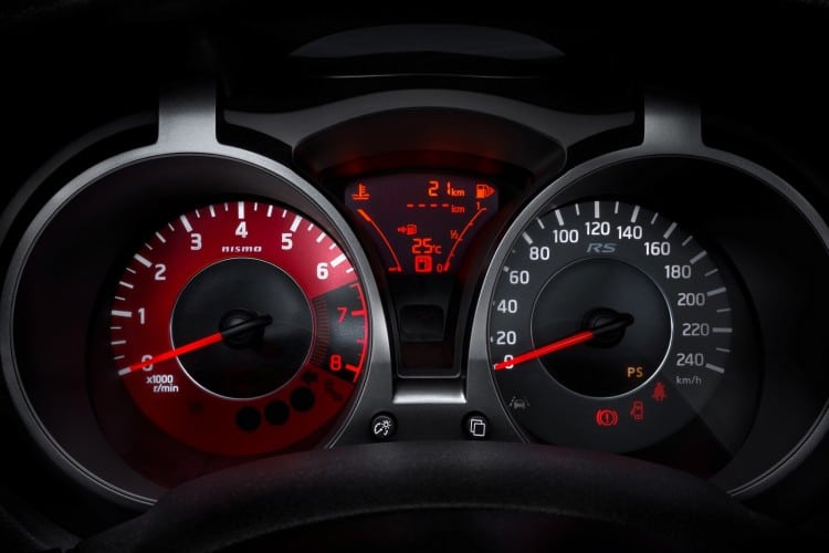 La vitesse max est de 220 km/h en 4x2 et de 200 km/h en 4x4