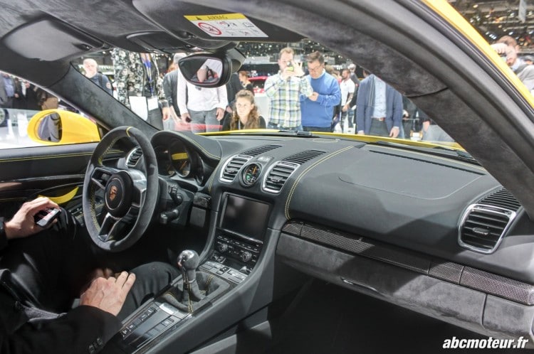 interieur Porsche Cayman GT4 Geneve 2015