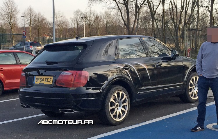 vue 3-4 arriere Bentley Bentayga