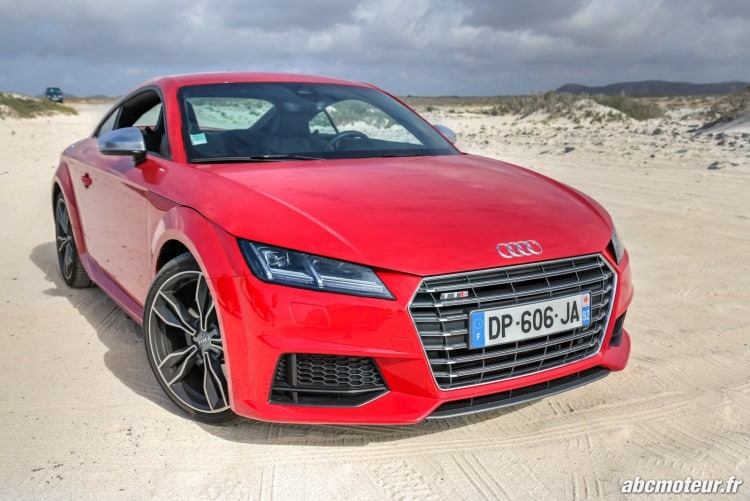 Audi TTS Rouge Tango plage