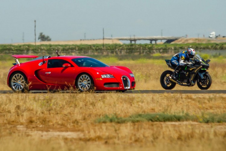 drag race Kawasaki H2R vs Bugatti Veyron