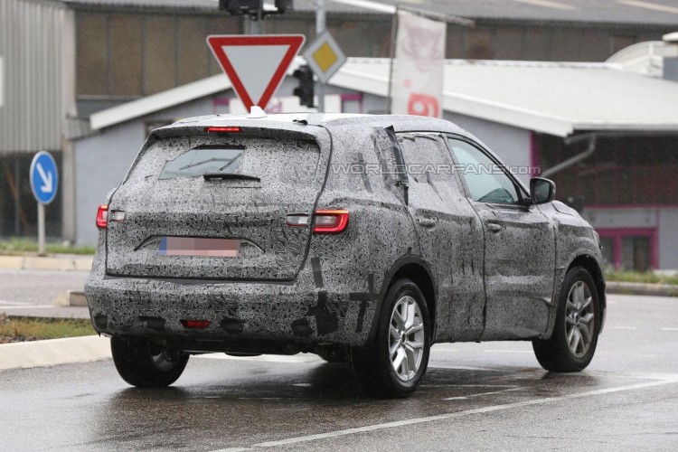 Il est fort probable que 7 passagers puissent prendre place à son bord pour ce modèle qui sera placé entre le Kadjar et l'Espace