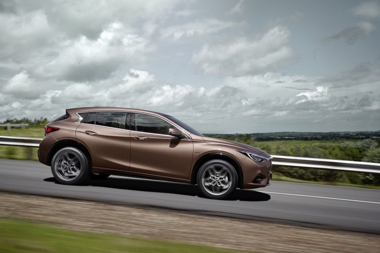 Infiniti Q30-2
