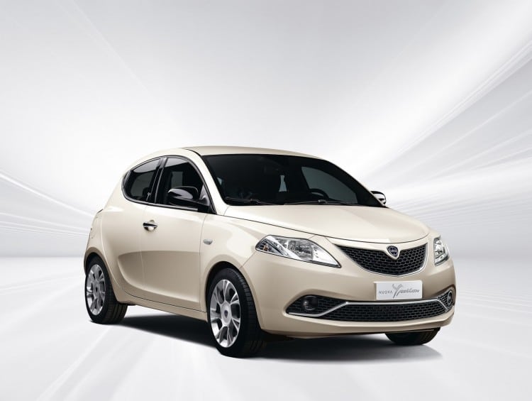 Lancia-Ypsilon restylee 3-4 avant