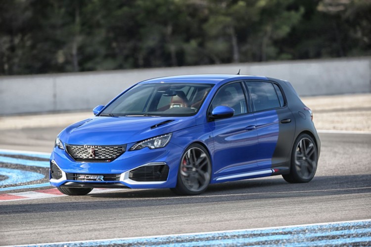La Peugeot 308 R HYbrid Concept au circuit du Driving Center du Paul Ricard