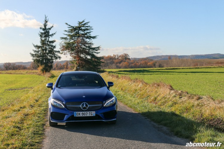 Etoile XXL sur calandre à diamants, la recette fonctionne toujours une fois appliquée à la dernière Classe C Coupé