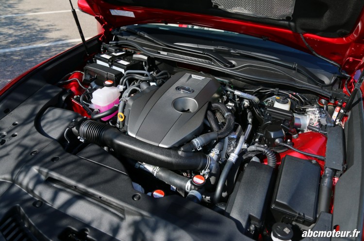 Lexus RC 200t F Sport Executive compartiement moteur