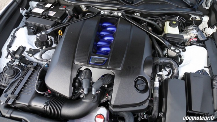 Lexus RC F compartiement moteur