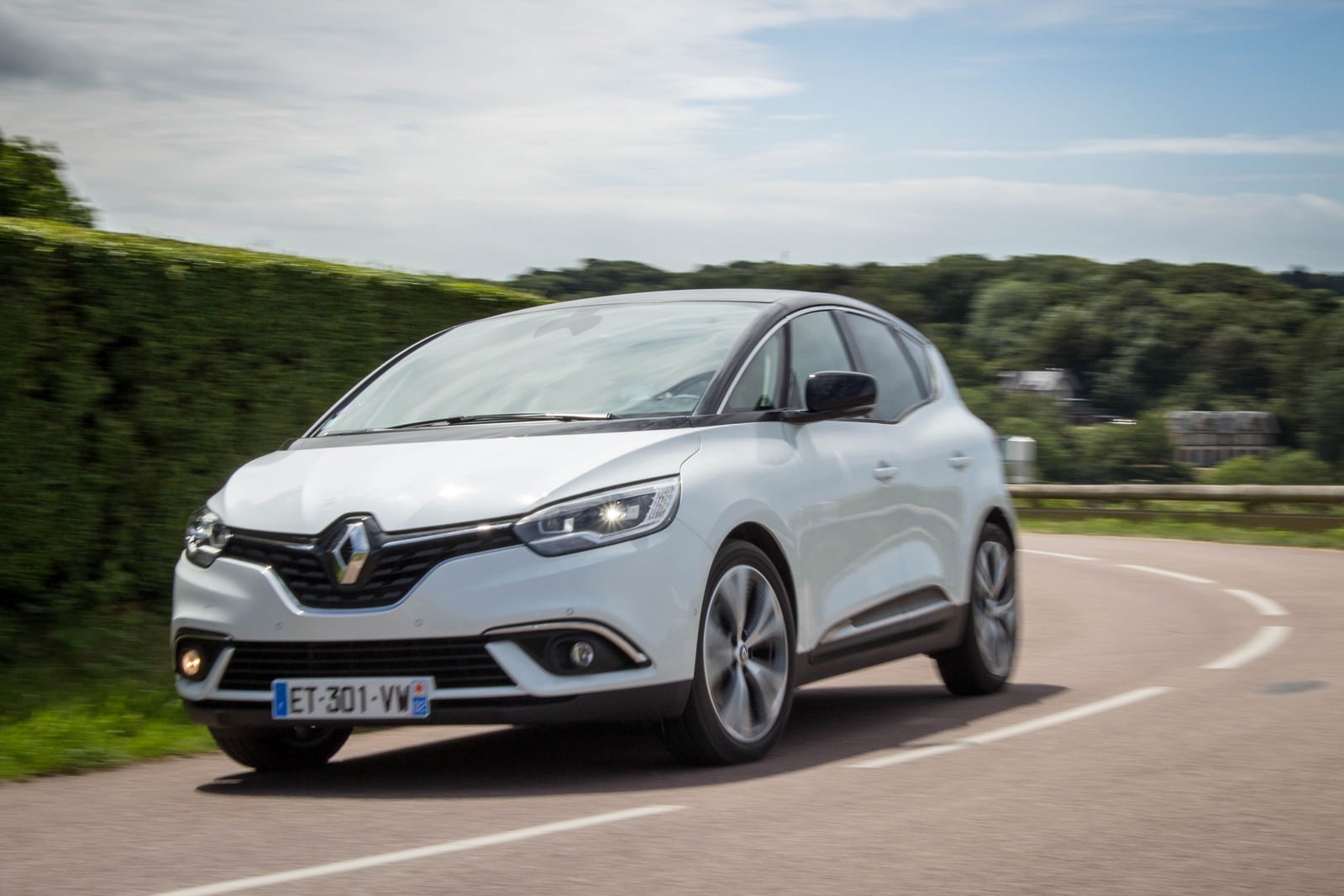 Renault Scénic IV TCe 160 sur la route 