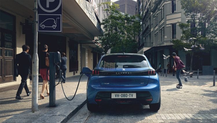 Peugeot 208 - Recharge électrique