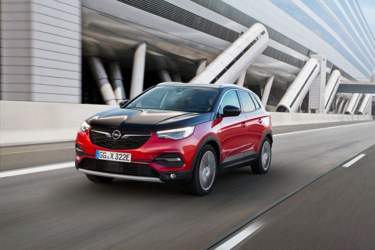 Opel Grandland X Hybrid4 - Vue 3/4 avant