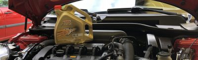 Huile de moteur sur la voiture