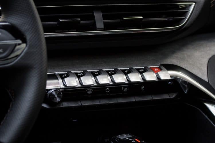 Peugeot 3008 restylé touches piano