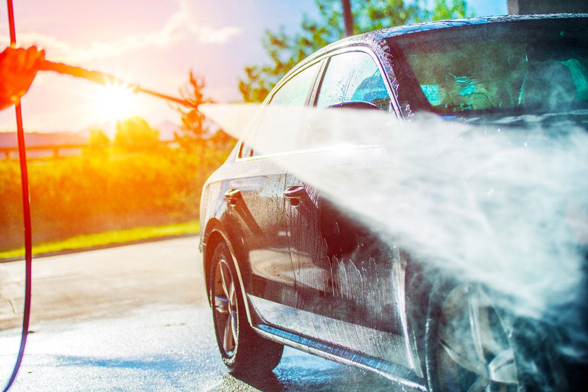 Nettoyage de la voiture pour bien la vendre