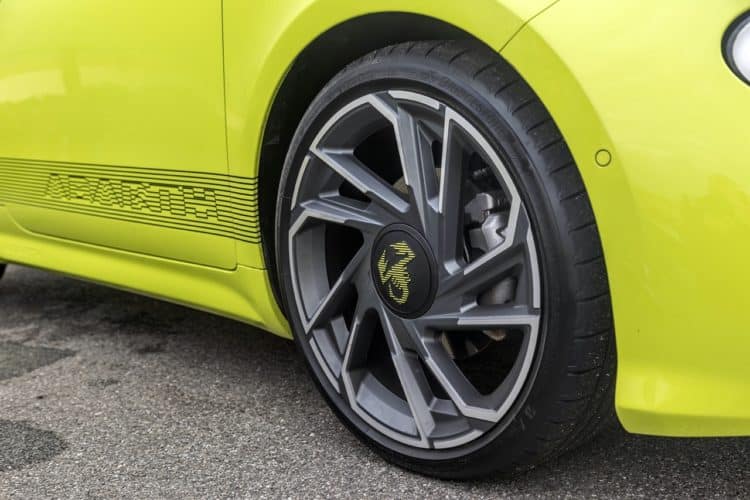 newabarth500e25 637c96dca4a98 637ce16867879 grande