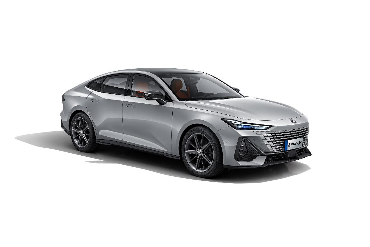 Une pâle copie chinoise de la Peugeot 408