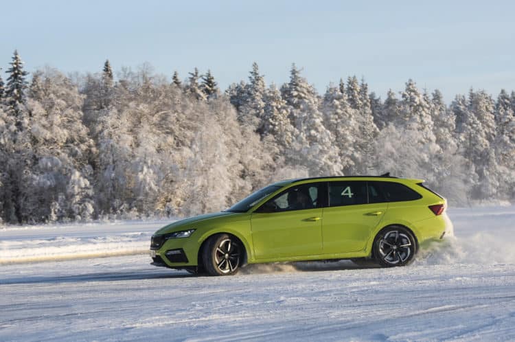 skoda octavia combi rs sideways