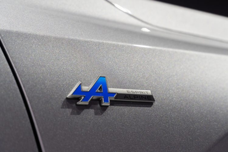 Badge Alpine sur le Renault Rafale