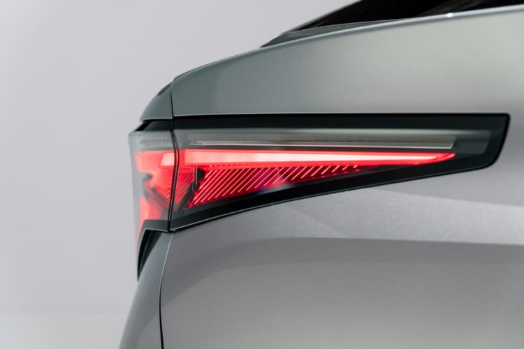 Bandeau luminineux des phares arrières du Renault Rafale