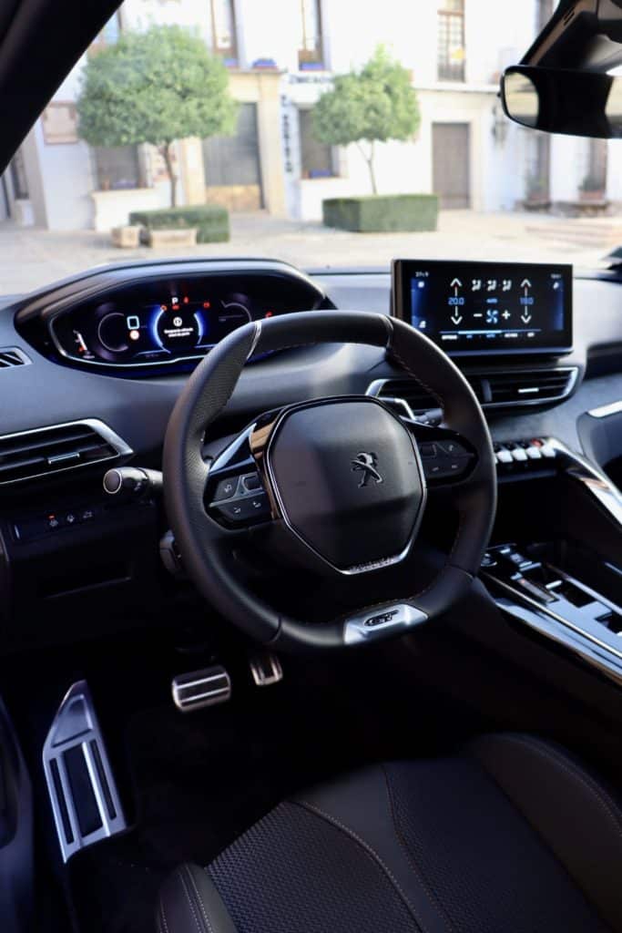 peugeot 5008 hybrid 136 i cockpit