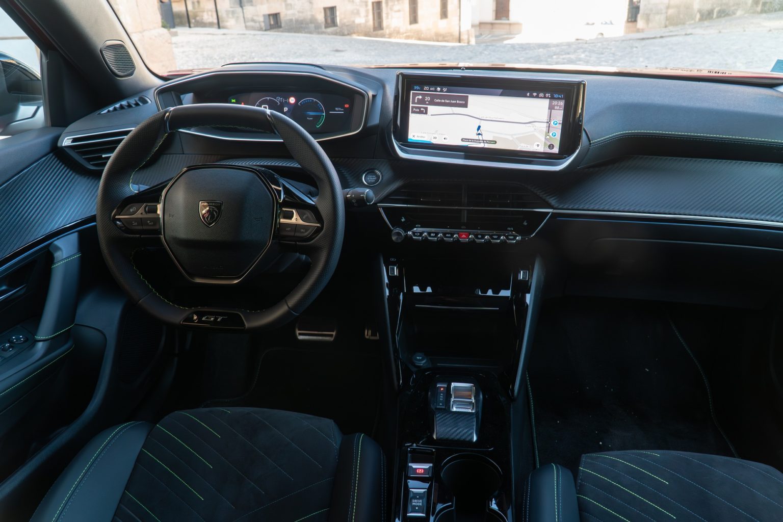 essai peugeot e2008 156ch 2023 5