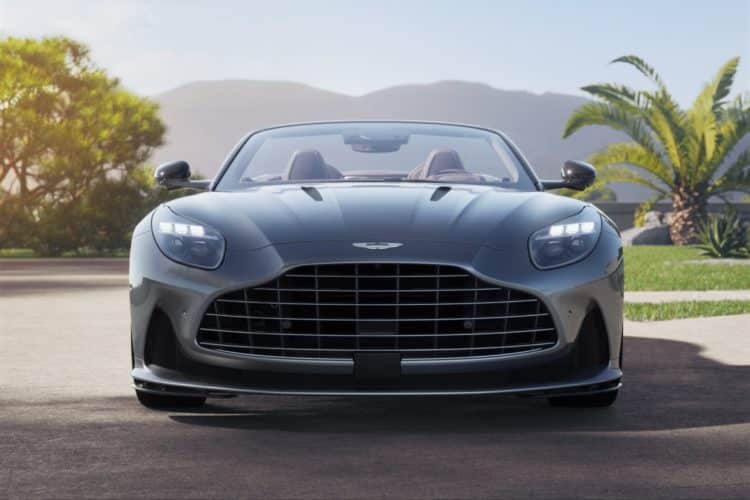 aston martin db12 volante avant