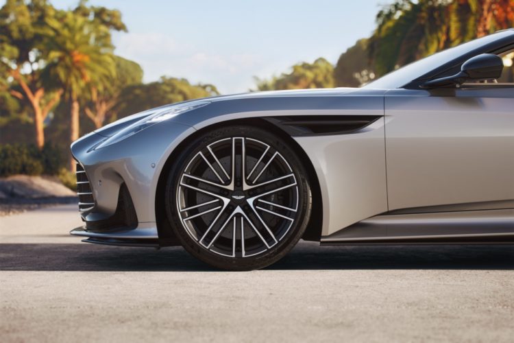 aston martin db12 volante jante