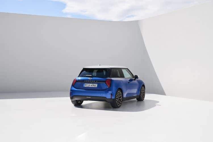 p90518426 highres mini cooper se 09 20 grande