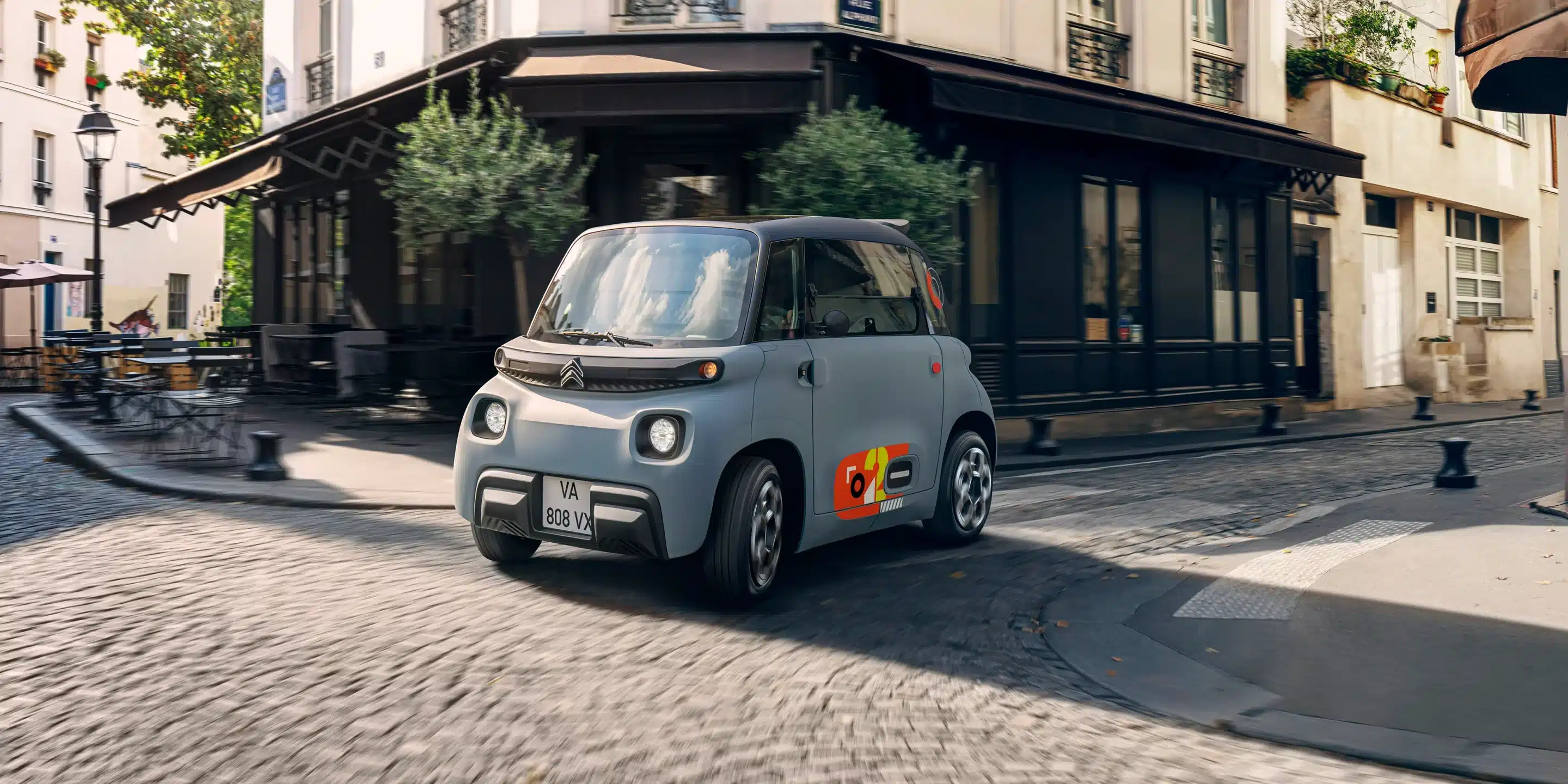 La citroën my ami pop qui circule en ville