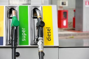 Diesel et essence à une station service