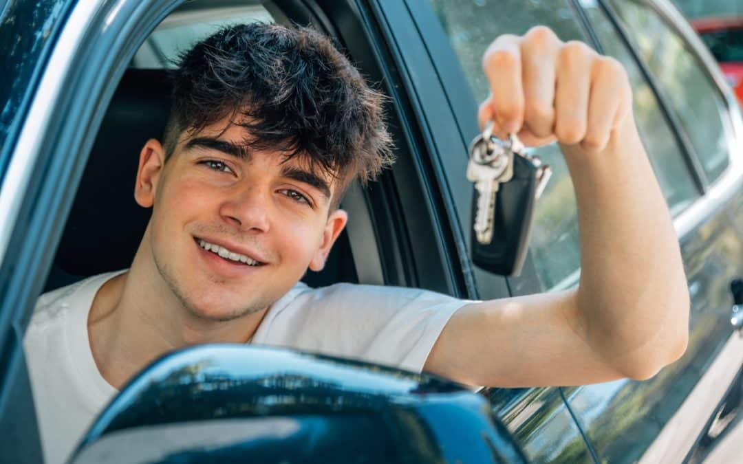 Les 5 meilleures astuces pour réduire le coût de son assurance auto quand on est jeune conducteur