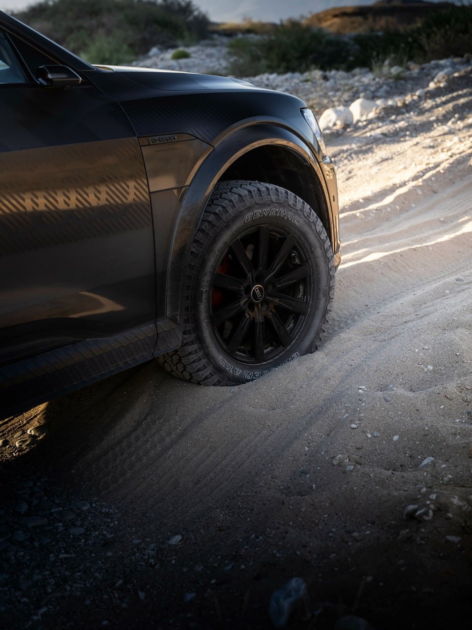 audi q8 e tron edition dakar