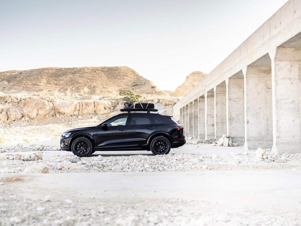audi q8 e tron edition dakar