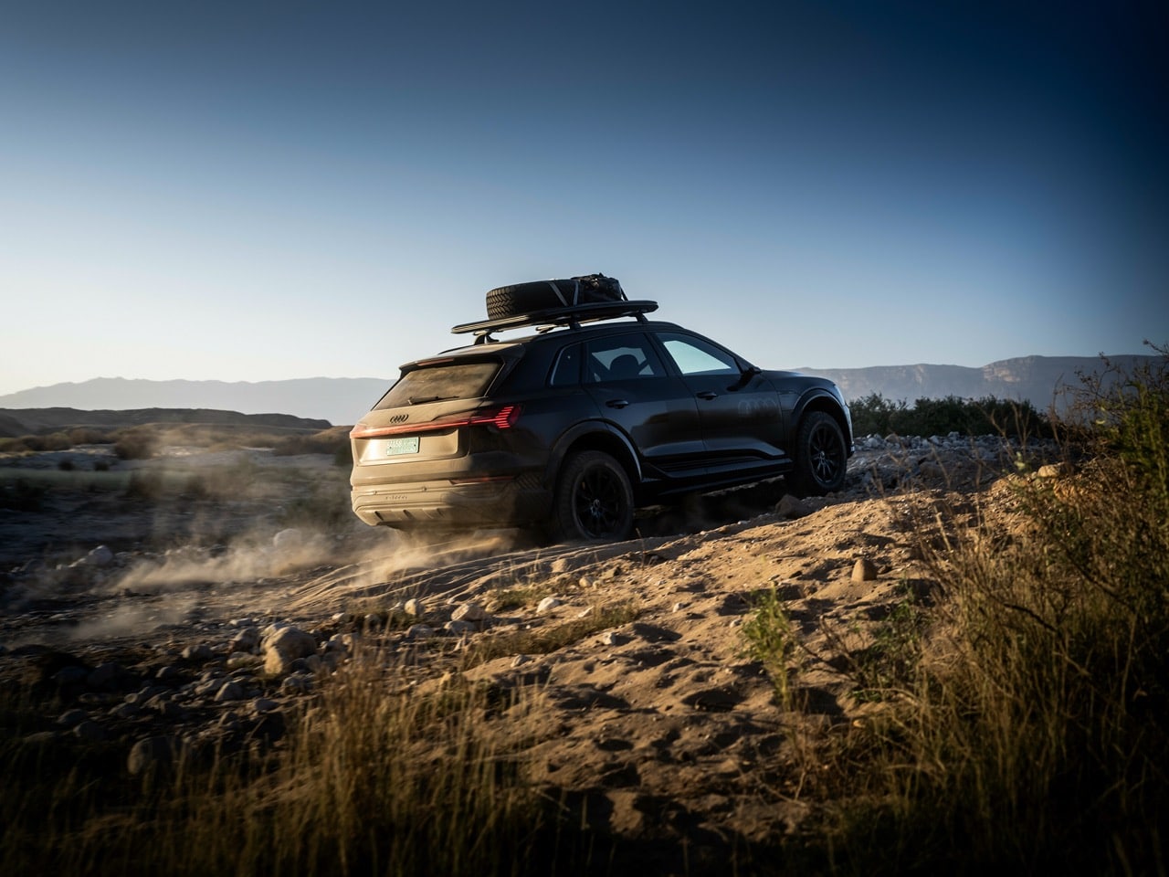 audi q8 e tron edition dakar