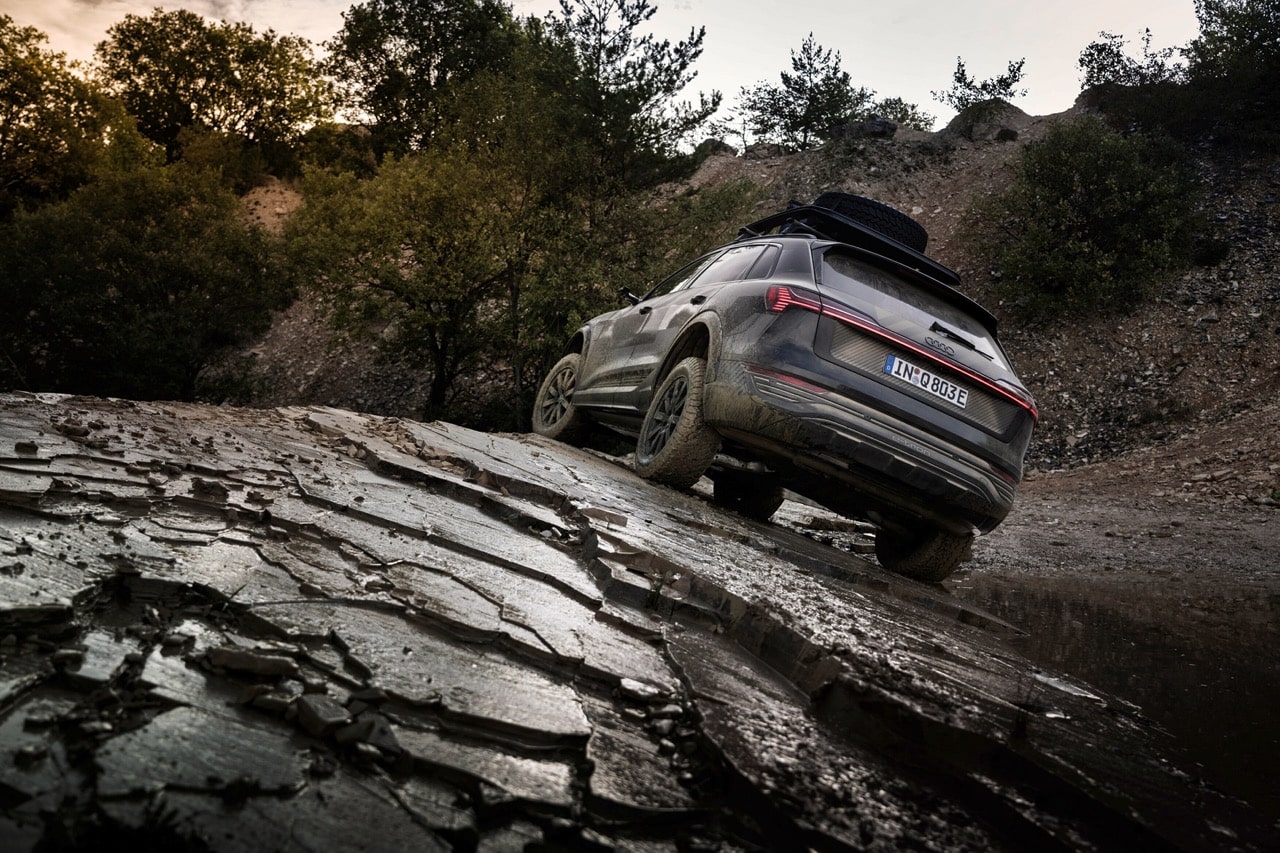 audi q8 e tron edition dakar