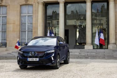 Présentation de la voiture officielle de la présidence de la république française par une délégation de Renault Groupe le 11 juillet 2024 au Palais de l'Elysée. Le véhicule est un renault Rafale et deviendra à partir du 14 juillet la voiture officielle du président.