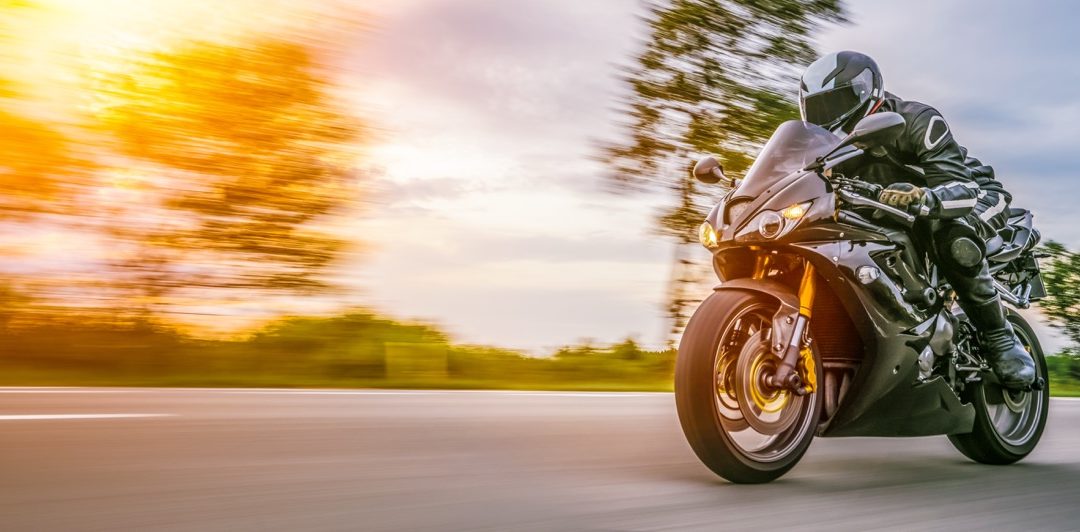 Moto électrique ou thermique : laquelle choisir en 2025 ?